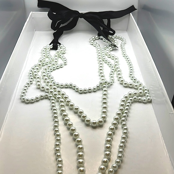 Multi-Strand White Glass Pearl Necklace on Black Satin Ribbon - Beautiful! - Picture 3 of 4